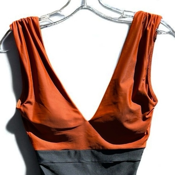 🌻NEW Summersalt The Ruched Backflip Swimsuit in Amber/Sea Urchin | Size 2 - Picture 5 of 10